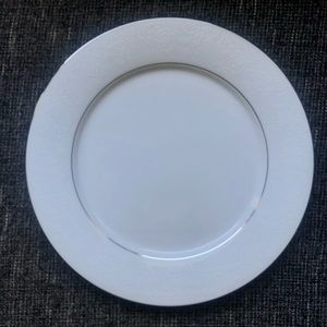 COPY - 8 piece Dinner Plate Contemporary Fine China by Noritake Tahoe 2585